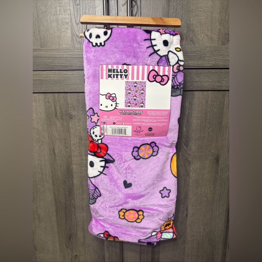 New Hello Kitty Halloween Witch Plush 40" x 50" Preschool Throw Blanket With Tag